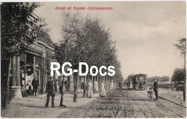 Ansichtkaart - Briefkaart Dorpsgezicht Emmer-Compascuum, Met tram en passanten, Drenthe (1912)