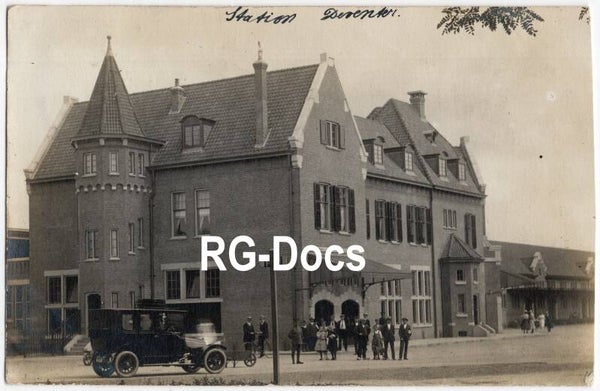 Ansichtkaart - Fotokaart Trein Station Deventer met auto, Overijssel (1922)