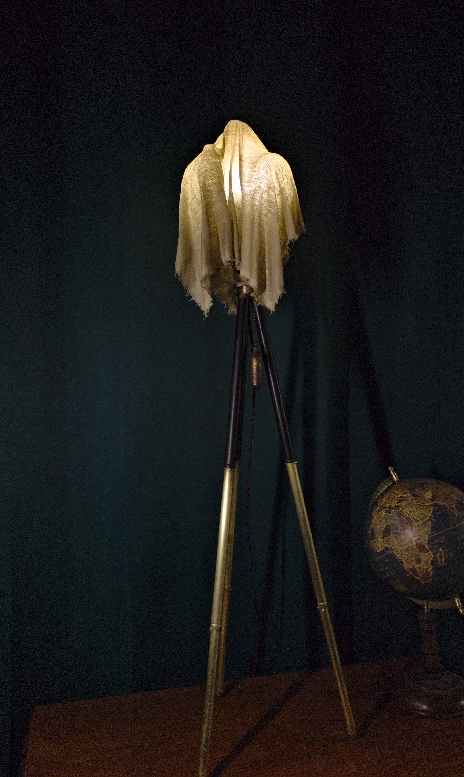 Lampe Trépied "Le Fantôme du Photographe"