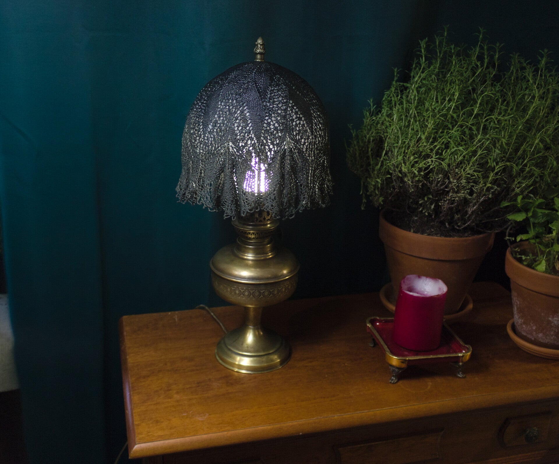 Lampe "Rétro-Poétique" – Laiton & Dentelle Bleu Pétrole