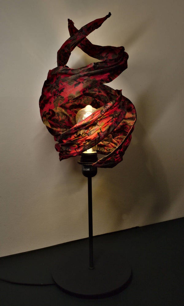 Lampe Sculpturale,  Tissu Stabilisé Rouge & Noir