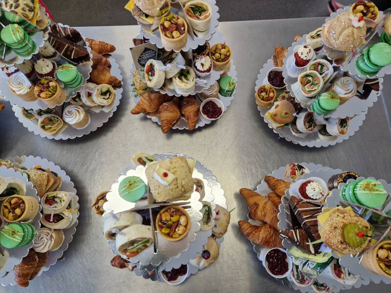High tea op wegwerp etagere