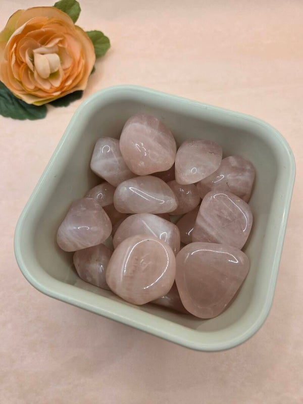 Rozenkwarts trommelsteen