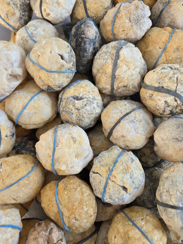 Bergkristal hele geode gekraakt