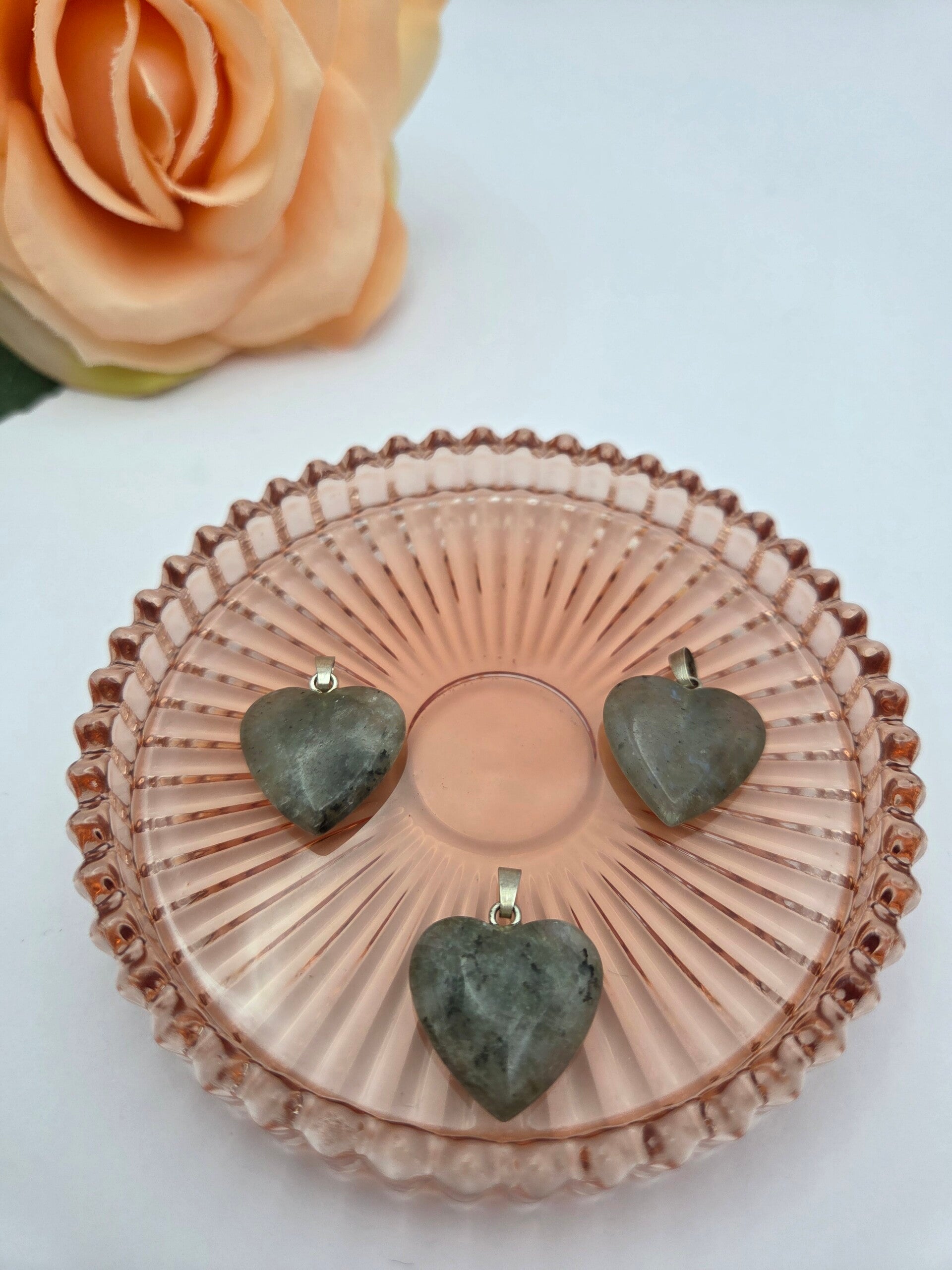 Labradoriet hanger in hartvorm