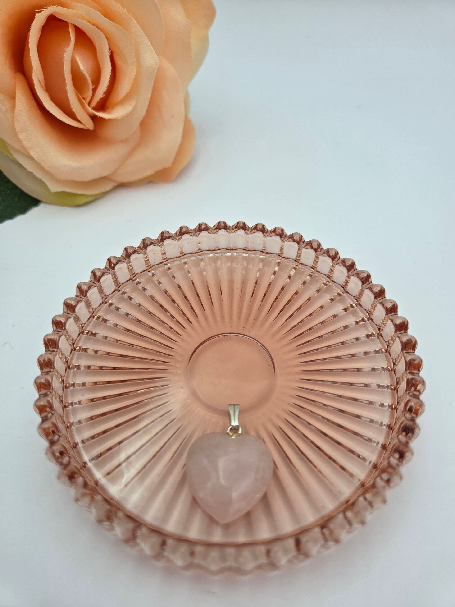 Rozenkwarts hanger in hartvorm