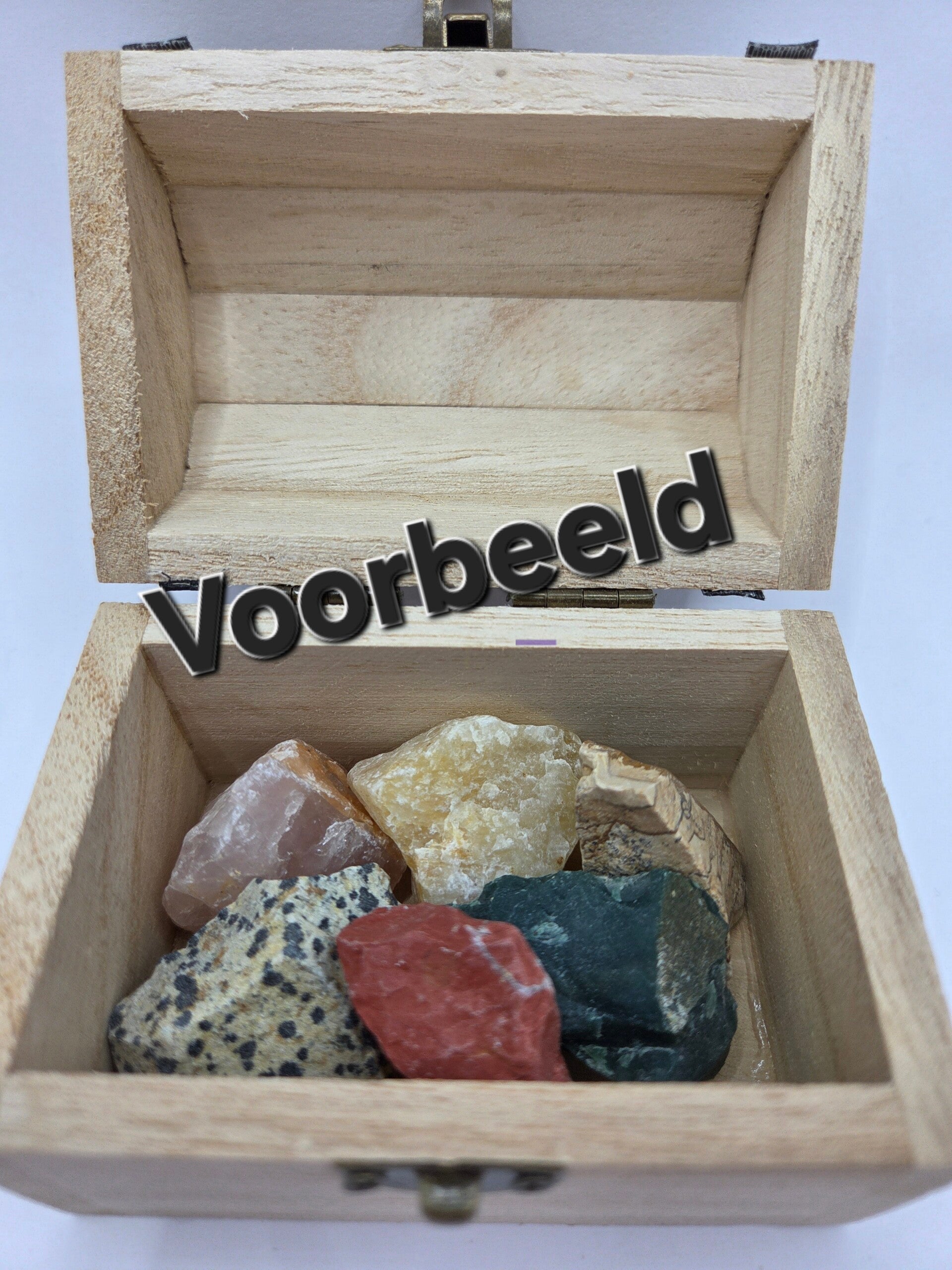 Schatkist met 6 verschillende edelstenen