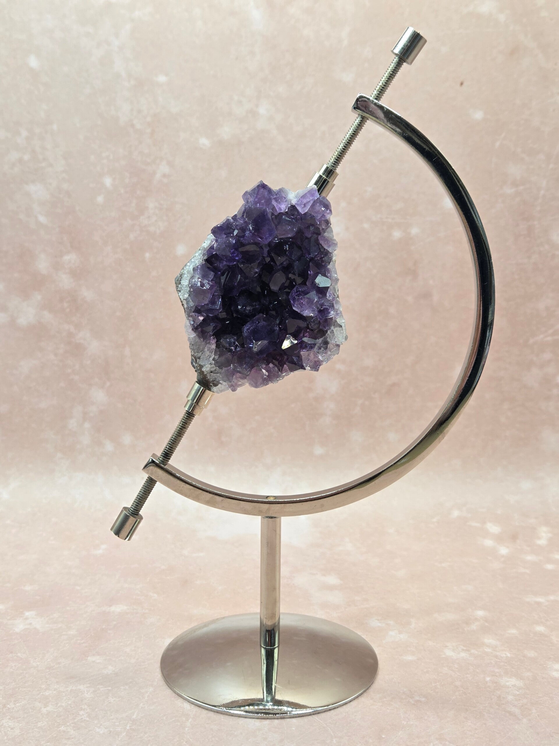 Amethist cluster in boogstandaard