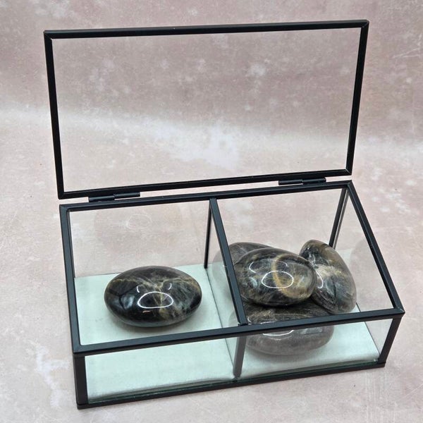 Zwarte Maansteen handsteen - Nieuw Begin & Intuïtie