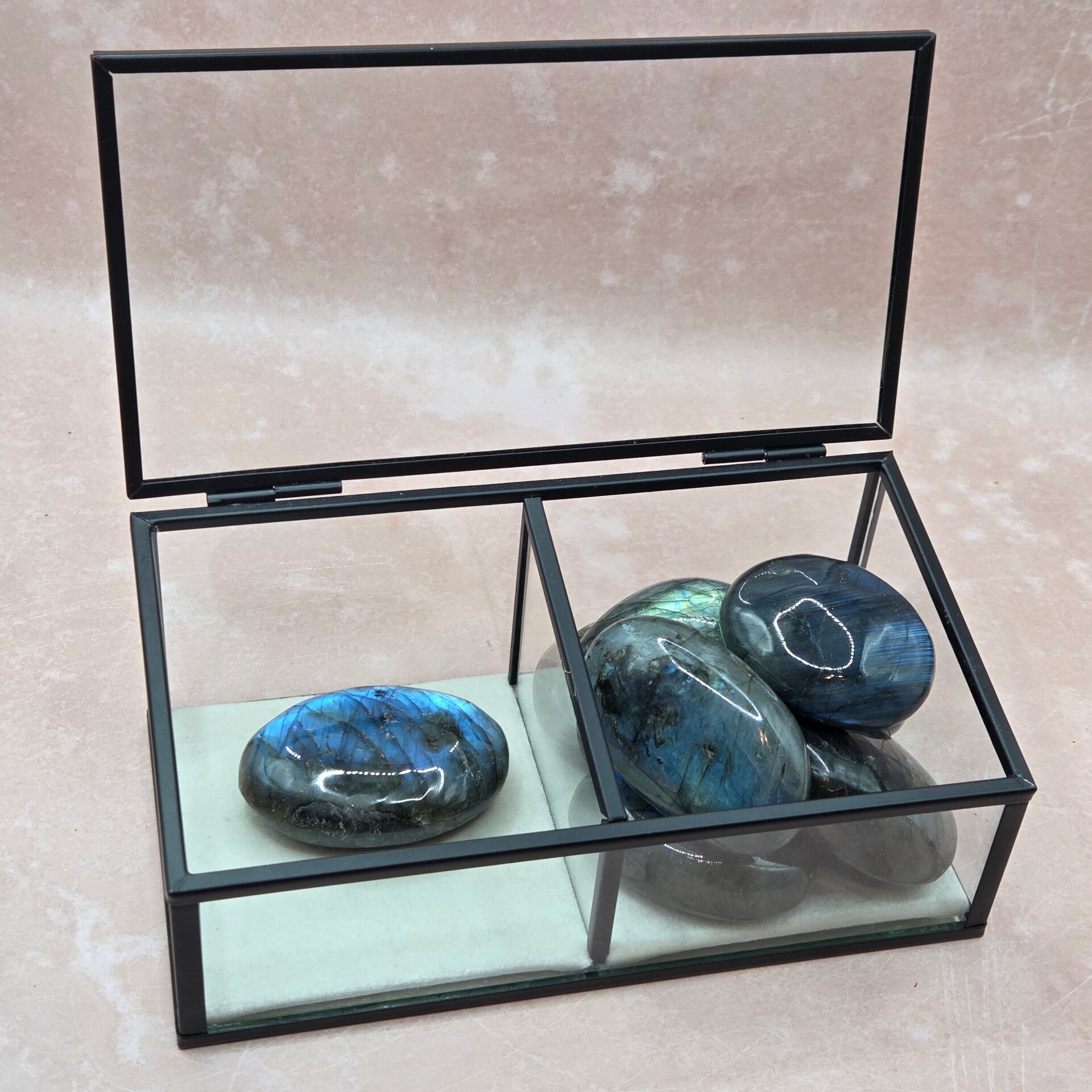 Labradoriet handsteen - Beschermend & Balans