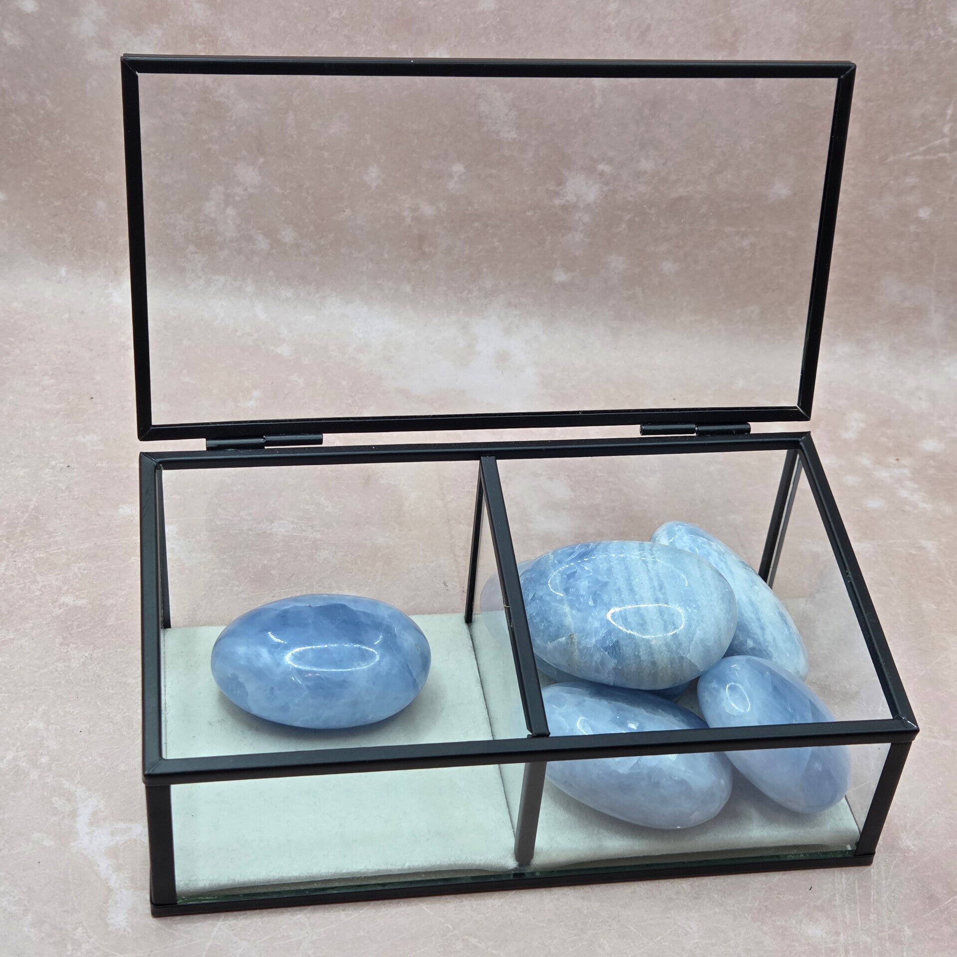 Blauwe Calciet handsteen - Kalmerend & Verzachtend