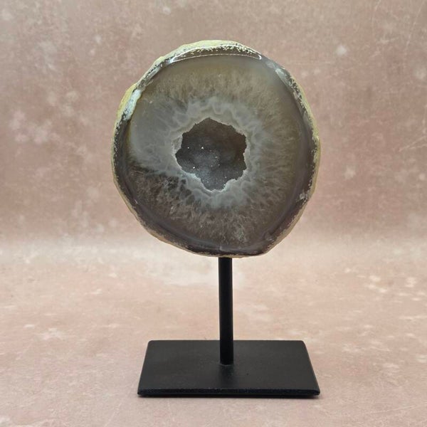 Agaat geode op standaard