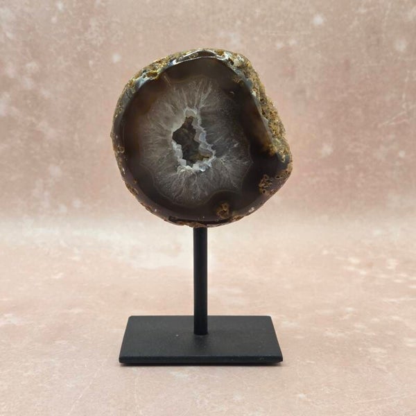 Agaat geode op standaard