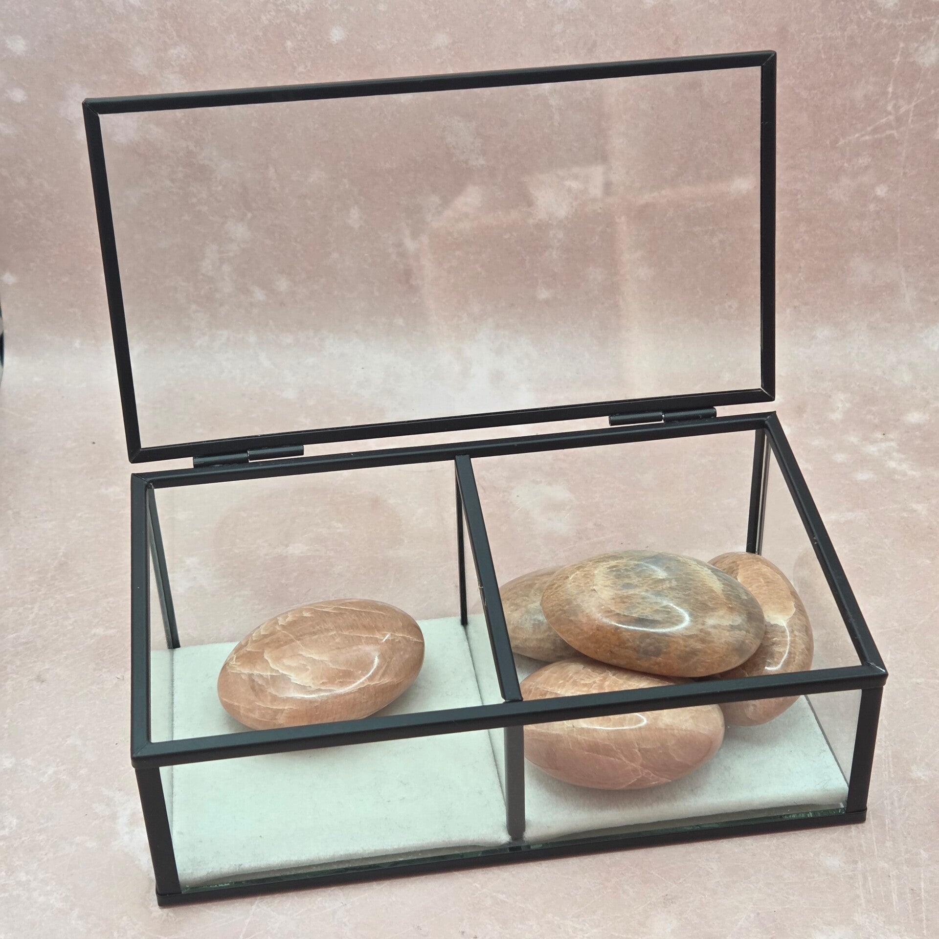 Perzik Maansteen handsteen - Intuïtie & Hormooncycles