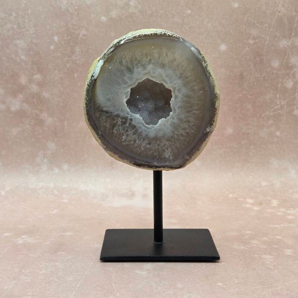 Agaat geode op standaard
