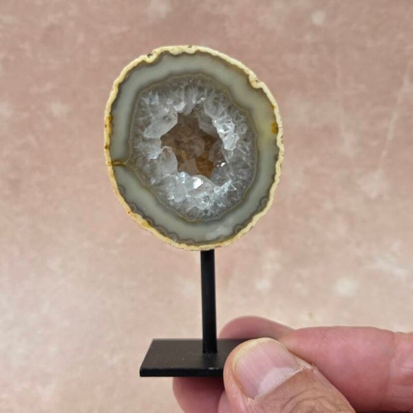 Mini Agaat geode op standaard | ca. 7–9 cm