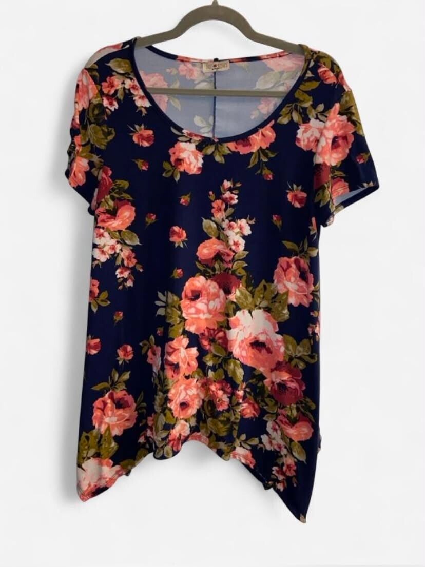 Free Kisses Floral Maternity Shirt XL GUC