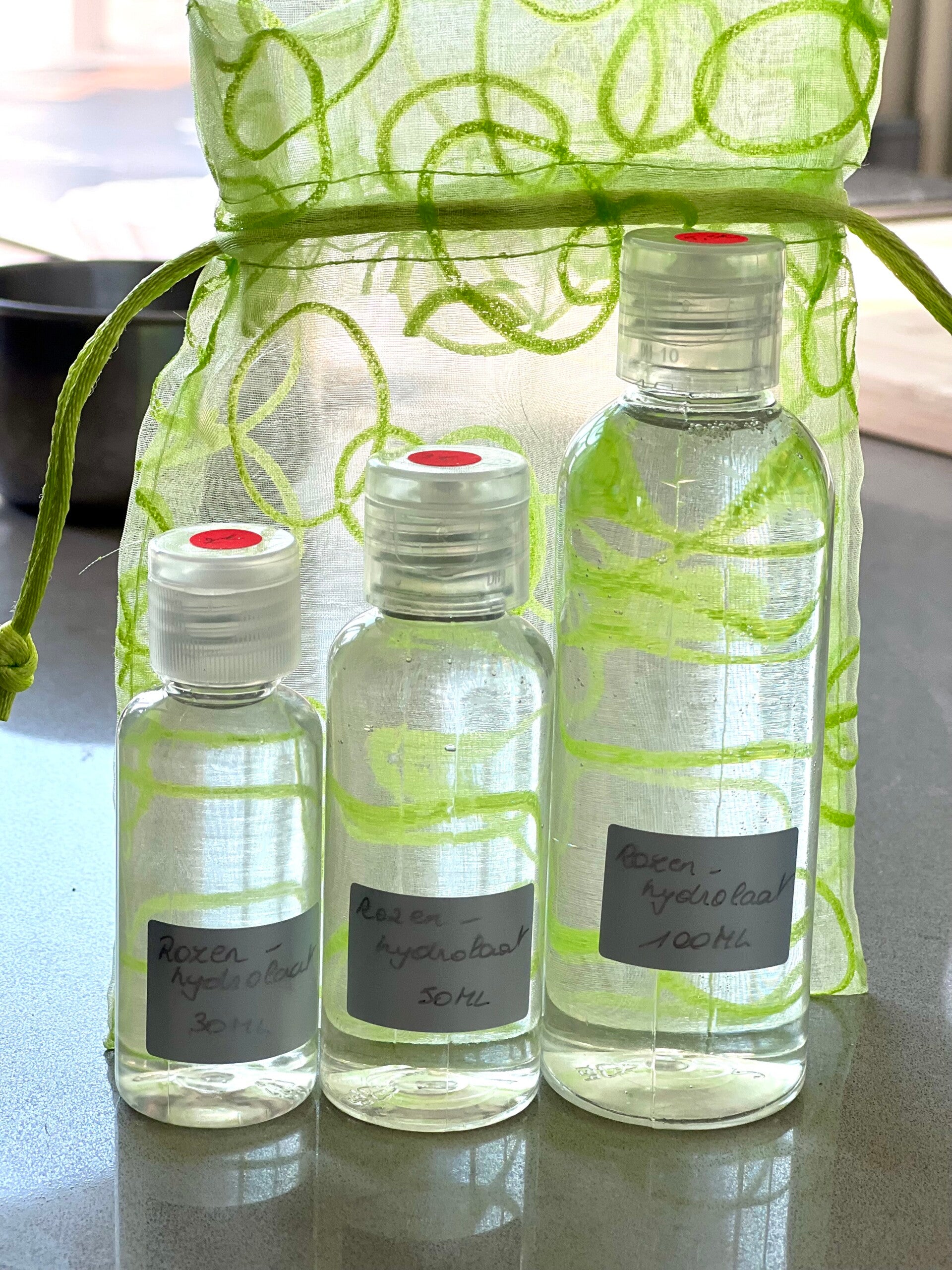 Rozenhydrolaat (rozenwater)