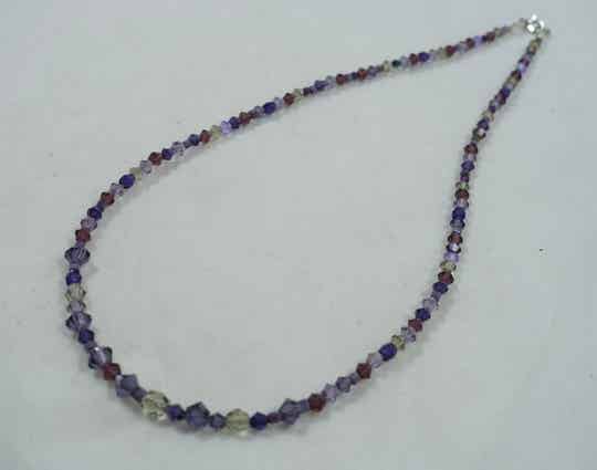 KKpa011823: Lief kettinkje in paarstinten van swarovski kraaltjes.