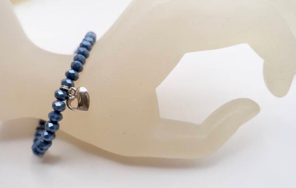 ARbl014625: Jeansblauw armbandje met hartjesbedel.