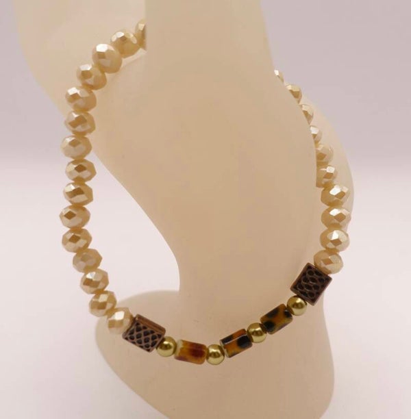 ARbr014724: Beige armbandje met bruin/koper.