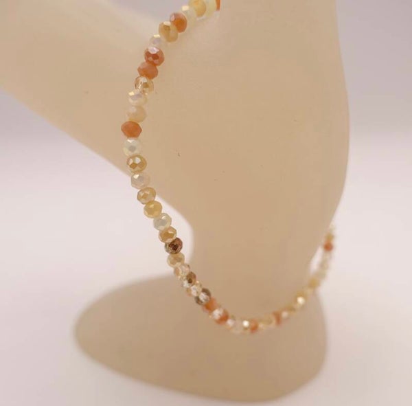 ARmix014625: Fijn armbandje in pastel-/aardetinten.