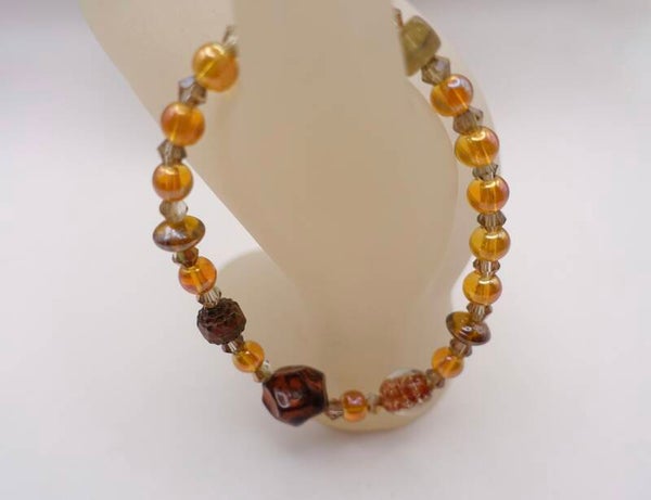 ARor012726: Armbandje in terra, oranje, bruin, ecru.