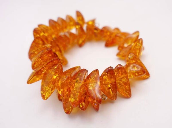 ARor013226: Wire armband van barnsteen, dus super licht.