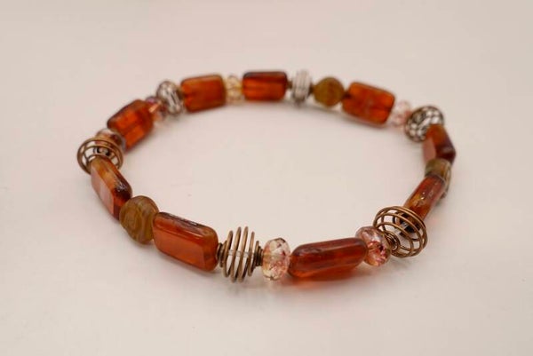 ARro014226: Armbandje in warme herfsttinten.