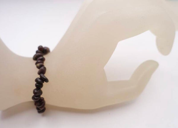 ARro024625:  Dieprood armbandje van granaat.