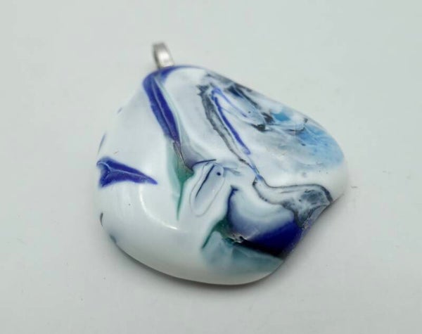 Hanbl011025: Handgemaakte glashanger in gevlamd blauw.
