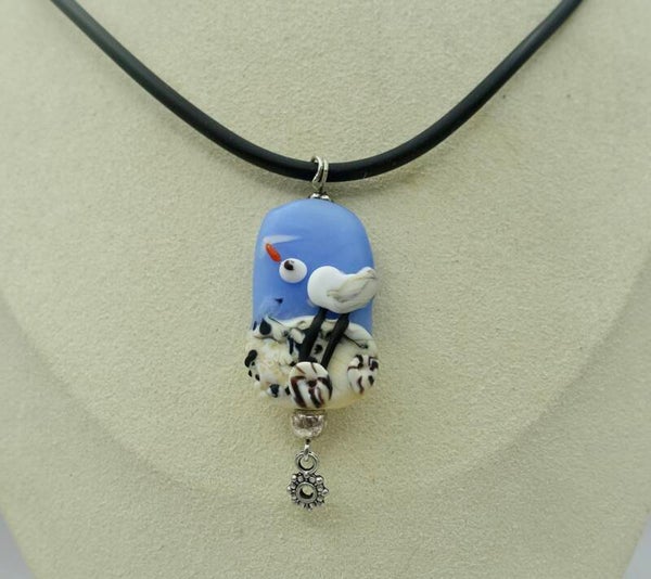 Hanblvogel2: Hanger met donker pastelblauwe vogel uit eigen atelier.