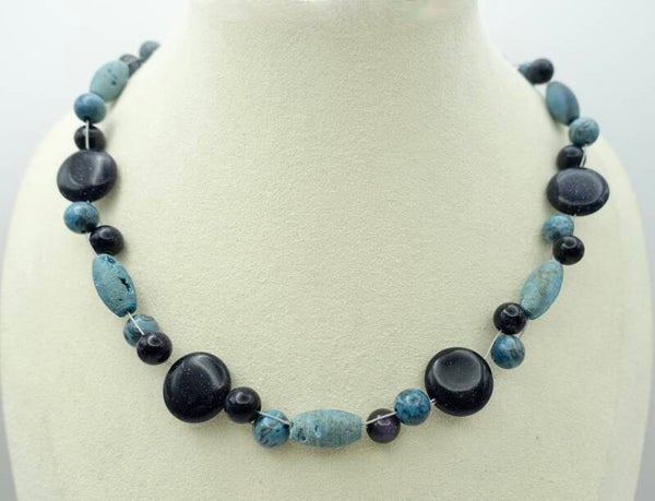 KKbl015024: Blauwe ketting van Cairo nacht steen, druzy agaat en jaspis.