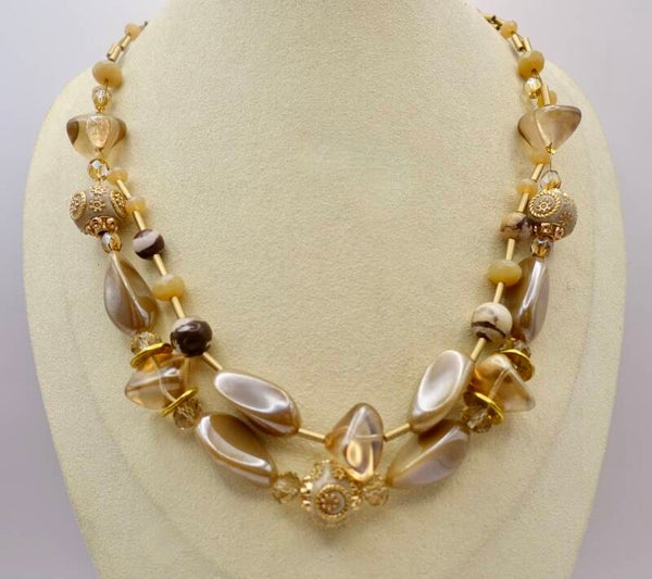 KKbr012826: Ketting in zacht beige, ecru, champagne tinten.