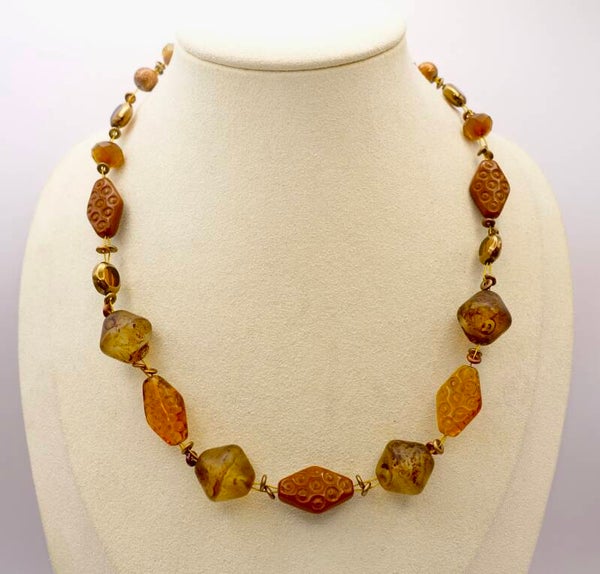 KKbr013225: Cognackleur ketting met bruin en goudtinten.