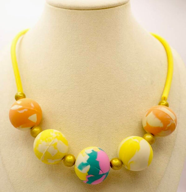 KKge013326: Super vrolijke ketting in geel, roze, groen, etc.