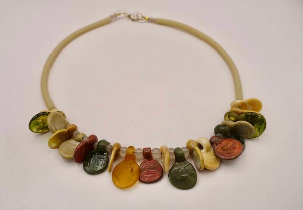 KKmix014026: Prachtige ketting in warme herfsttinten, alles handgemaakt.