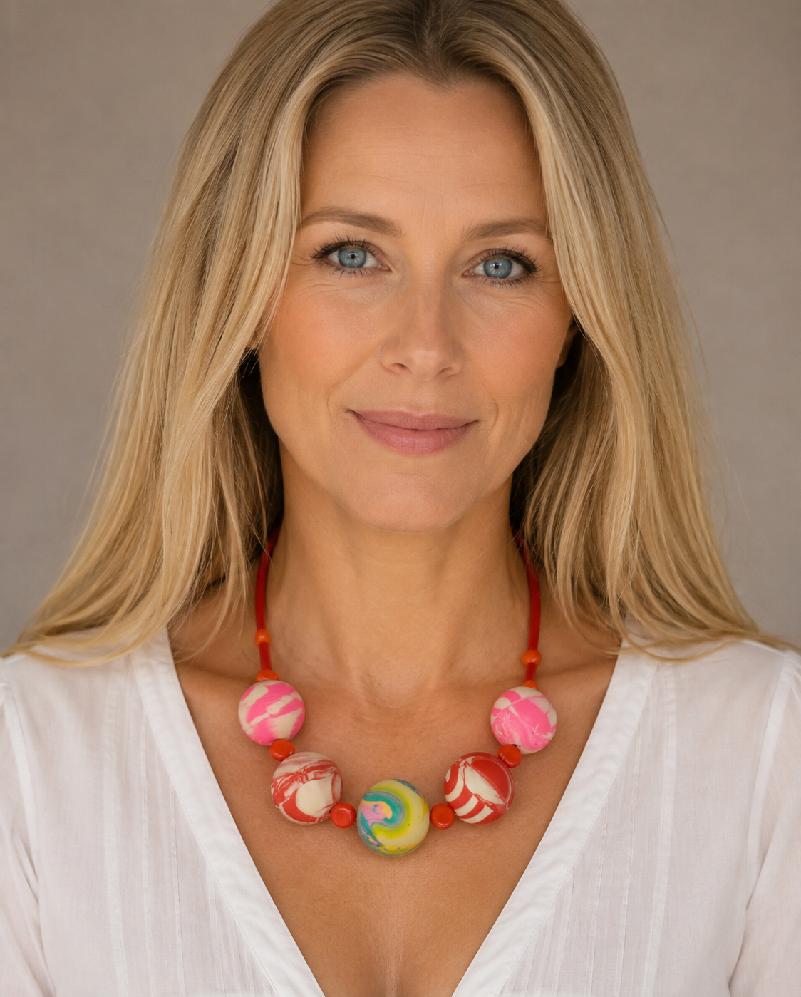 KKro013326: Super vrolijke ketting in rood, geel, roze, etc.
