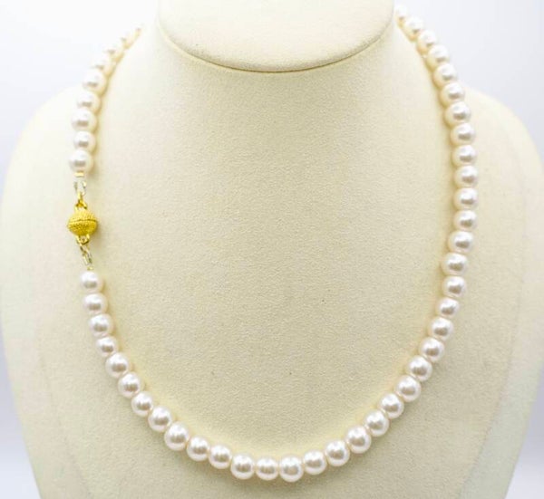 kkwit013426: Champagne glasparels met goudmetalen magneetsluiting.