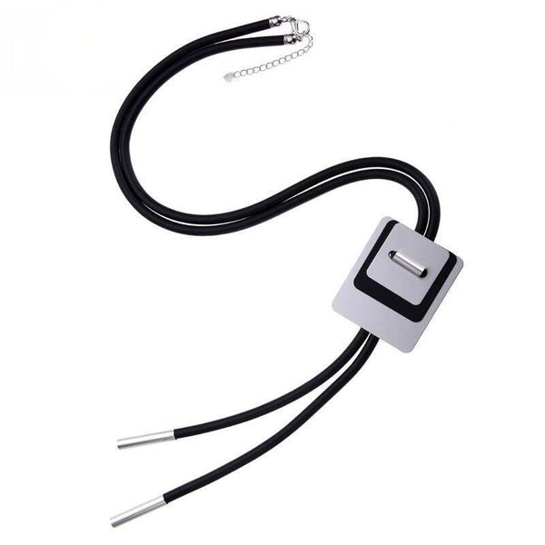 KLzw014724: Lange rubber ketting met vierkante hanger.