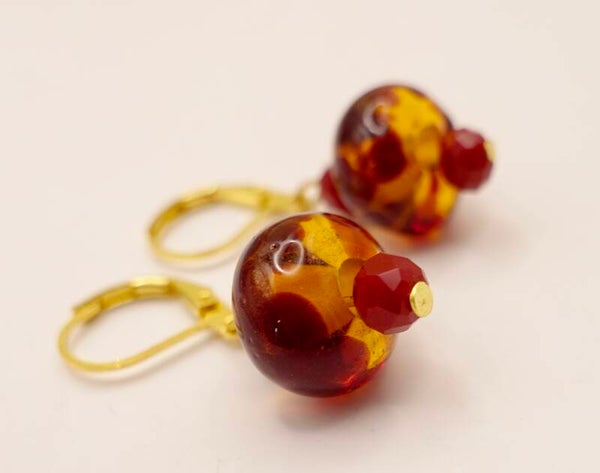 OBro011926: Handgemaakte oorhangers in transparant rood