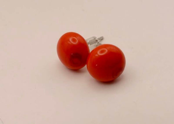 OBro014026: Handgemaakte, warmrode oorstekers