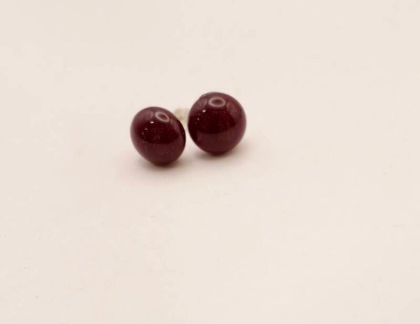 OBro024026: Oorstekers in burgundy rood, handgemaakt in eigen atelier.