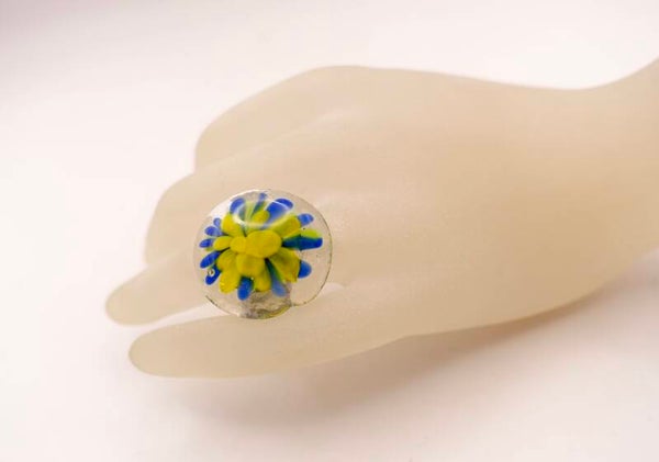Rige012226: Koningsblauwe met gele bloem ring in handgemaakte ring.