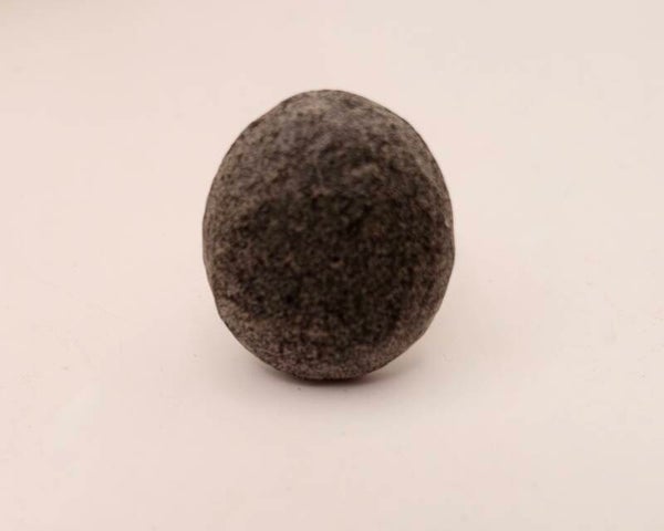 RIgrij013826: Gematteerde, iets opgeruwde, grijs/bruine ring van glas.