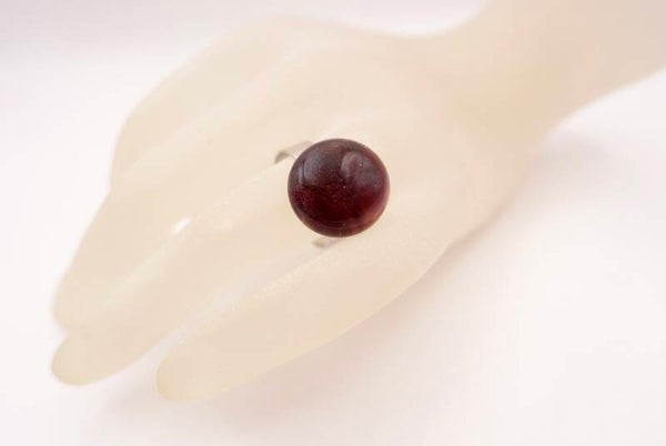 Riro024226: Diep donkerrode/burgundy, ronde, glazen ring.