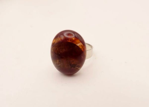 Riro034226: Diep donkerrode/burgundy, ovale, glazen ring. In eigen atelier gemaakt van glas. Verstelbaar.
