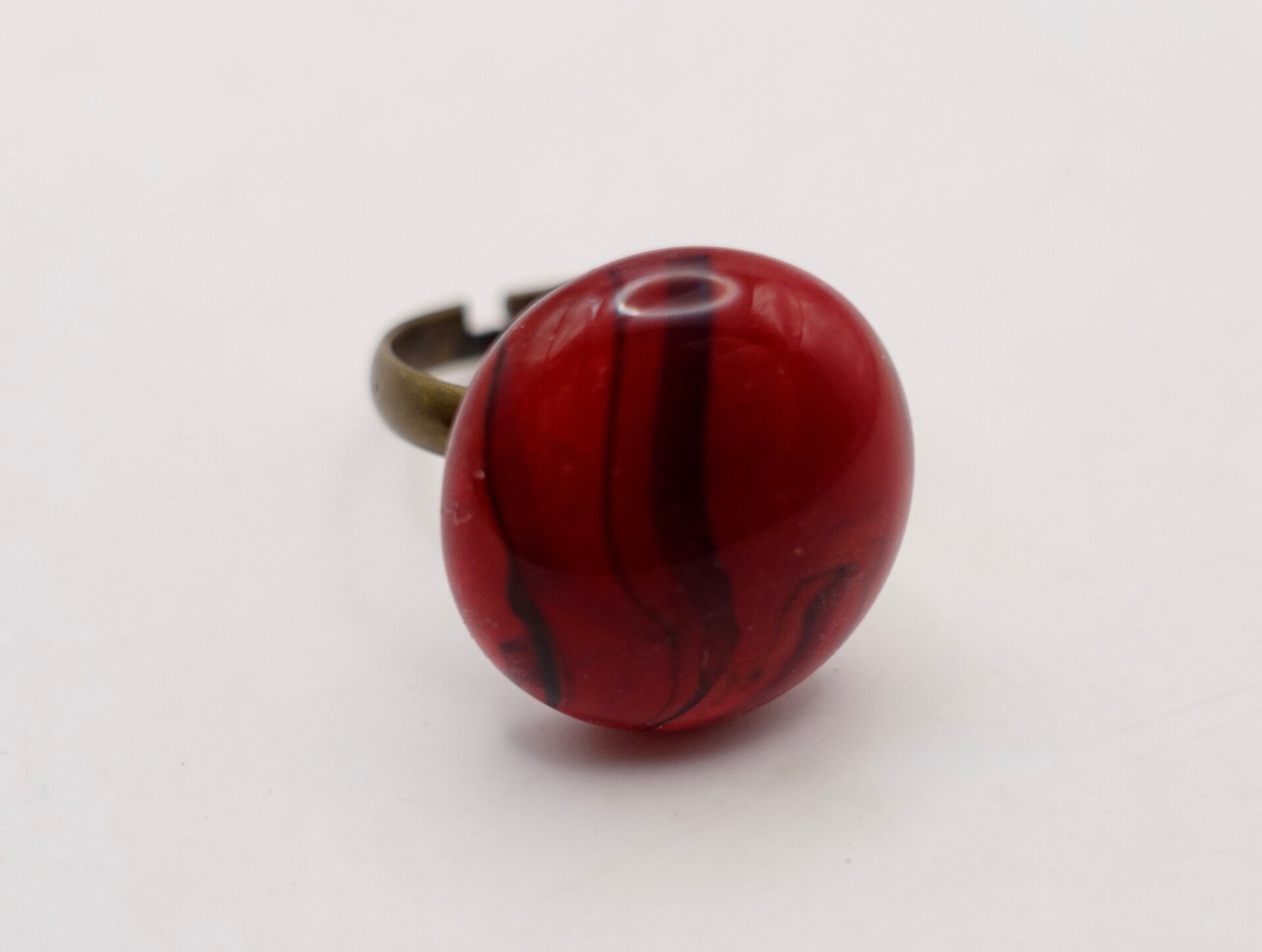 Rirokoper010926: Rode, handgemaakte glazen ring