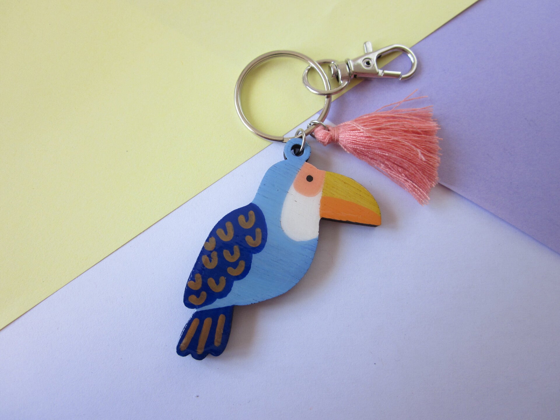 Porte-clés en bois - Toucan peint à la main - Bleu