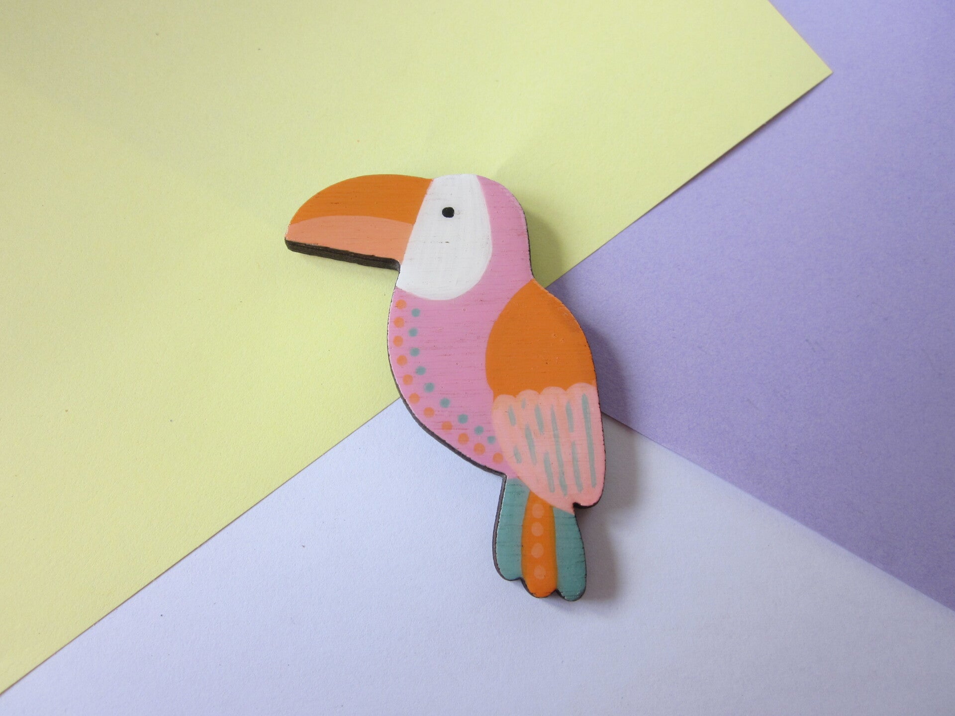 Aimants en bois - Toucan peint à la main - Rose et orange